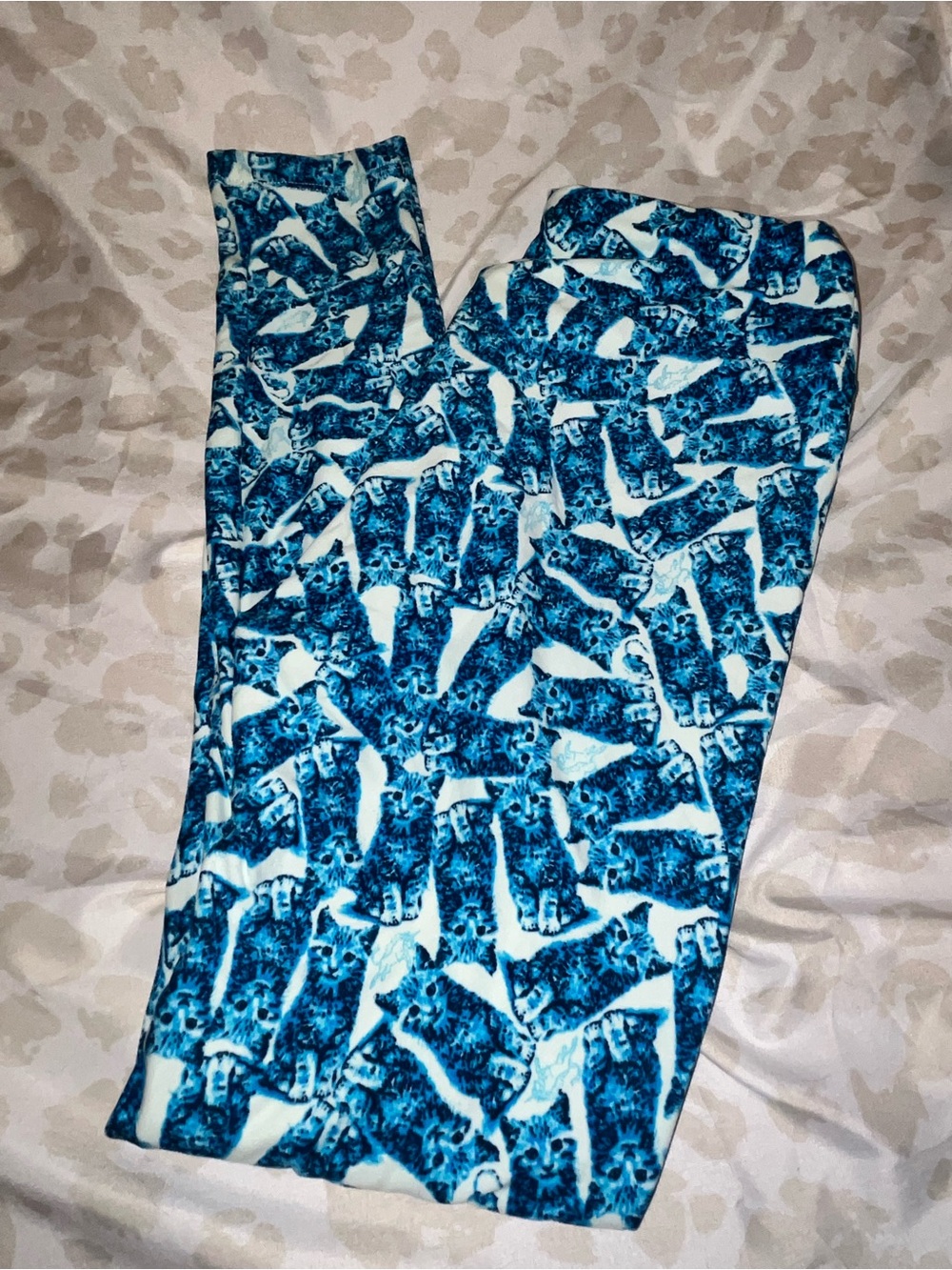 LuLaRoe OS Teal and White Cat Print Leggings